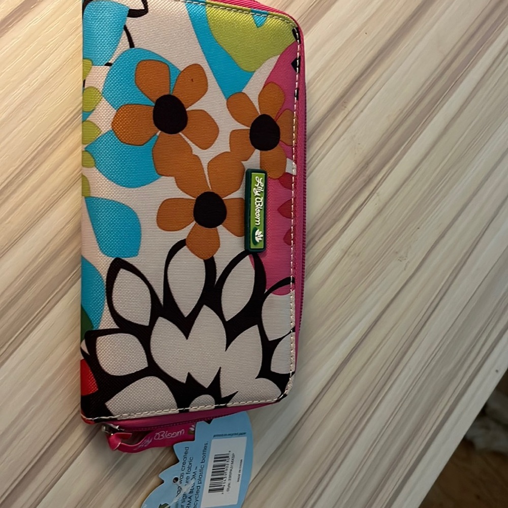 Lily Bloom wallet- NWTs- super cute!